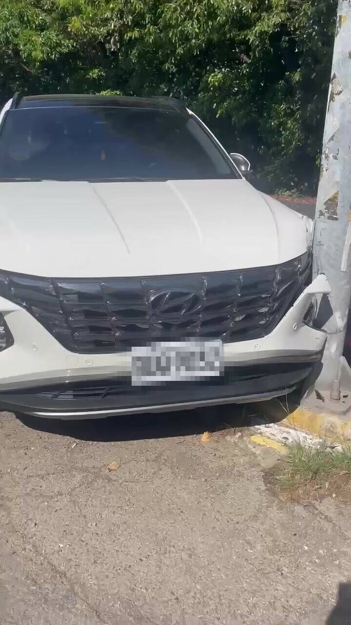 新竹科學園區旁驚爆警匪槍戰，警方追槍砲犯開10多槍，但嫌犯逃了，彈殼散落一地，宛如電影警匪片。（目擊者提供）