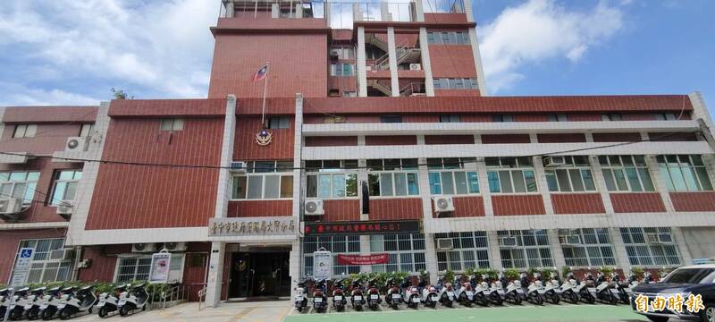 大甲警方偵辦陳姓女子死亡命案。（記者張軒哲攝）