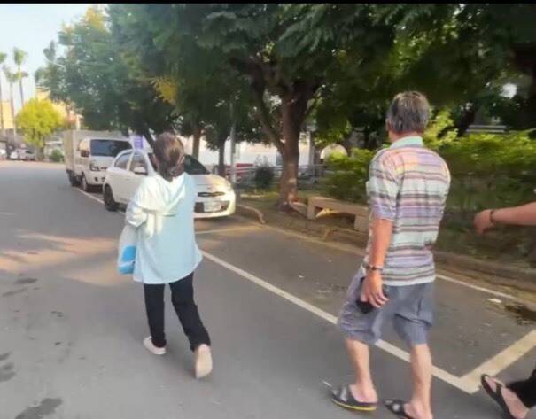 陳女父母悲慟喊，「一定要重判」。（民眾提供）