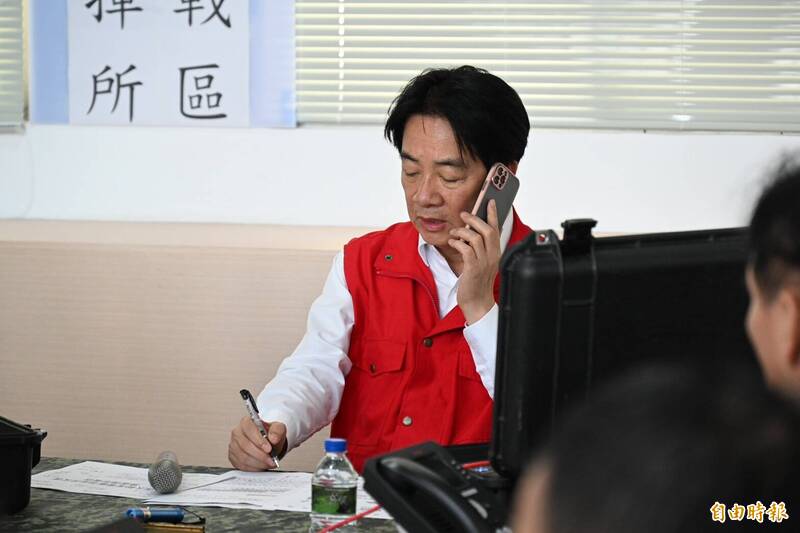 總統賴清德人都到花蓮了卻還是只能透過電話聯絡花蓮縣長徐榛蔚。（記者羅沛德攝）