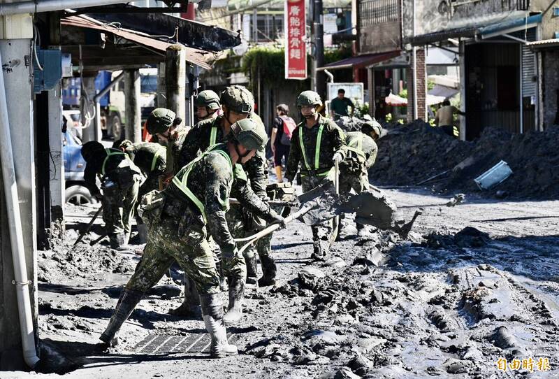 Re: [新聞] 花蓮14死誰的鍋？卓榮泰控撤離不利 前線人員鳴不平