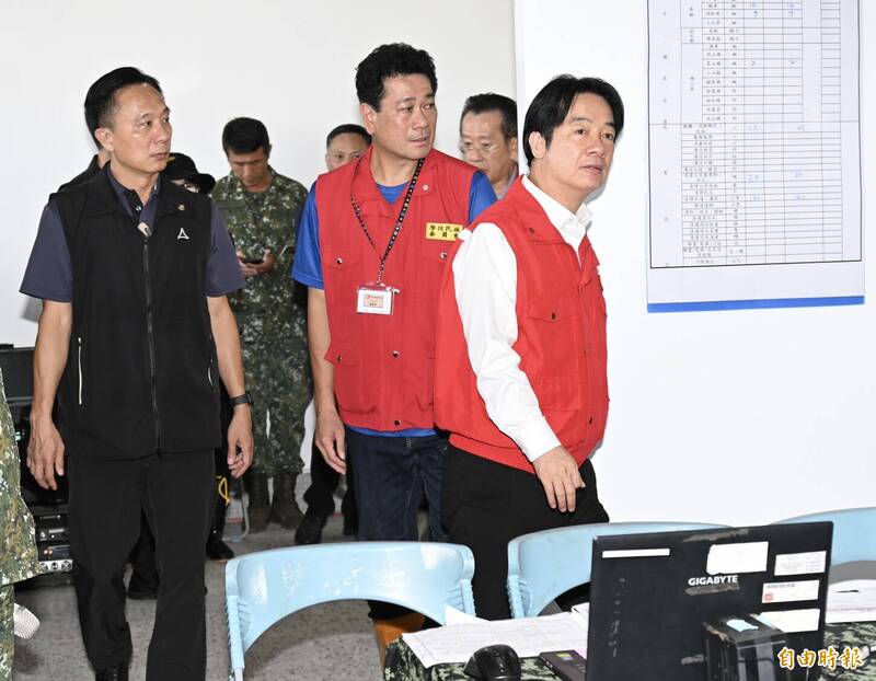 總統賴清德今天下午1點半前往設在花蓮糖廠的國軍第二作戰區前進指揮所。（記者羅沛德攝）