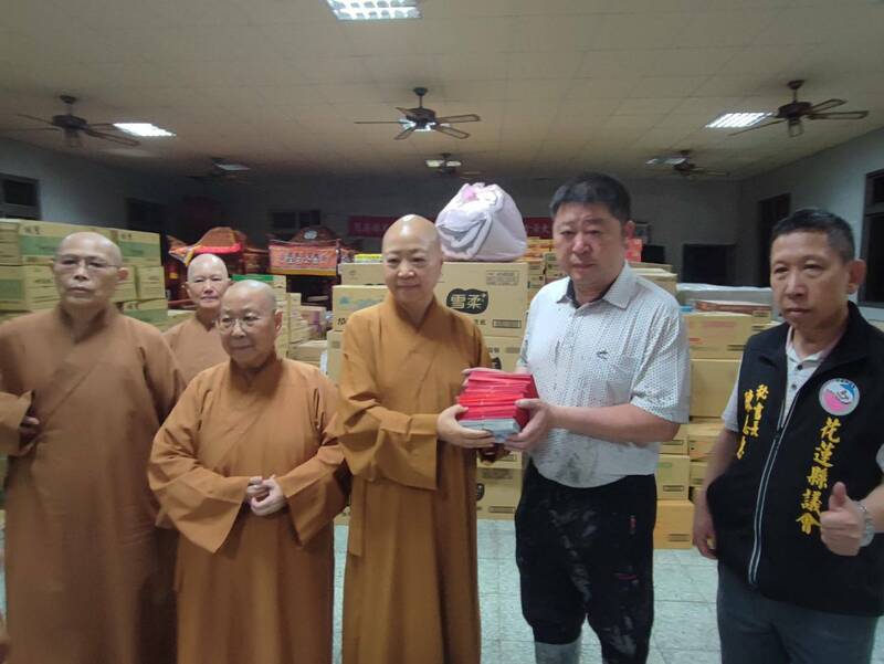 支援花蓮災區愛心滿滿 慈濟及民間團體號召志工清淤打掃