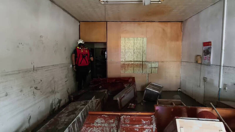 花蓮縣光復鄉堰塞湖洪患造成嚴重災情，至今已釀成14人死亡、86人受傷，其中年紀最長的罹難者，是享耆壽百歲的盧姓人瑞。（民眾提供）