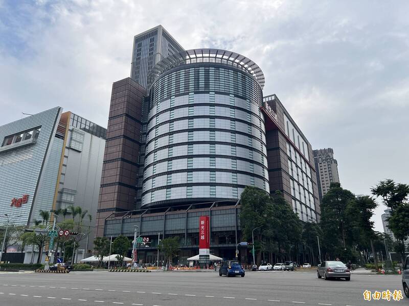 新光三越台中店明天復業（記者廖耀東攝）