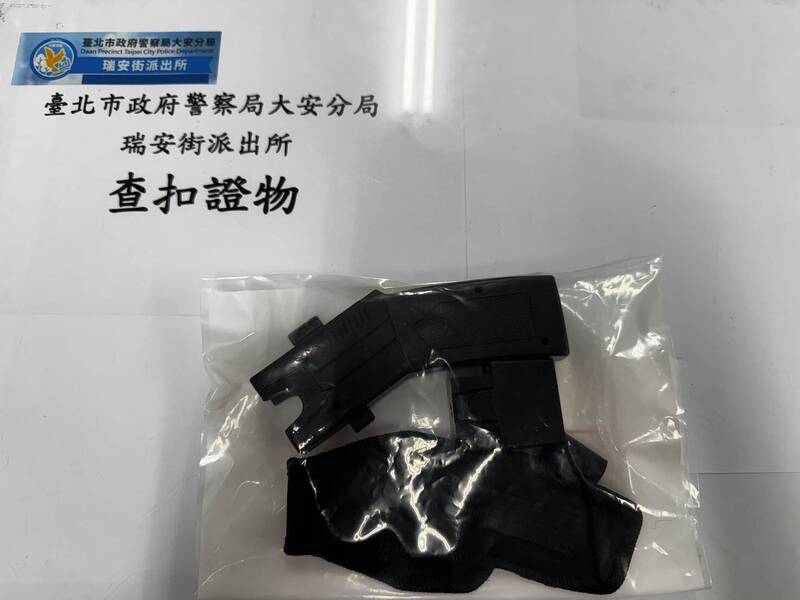 網內互打?Uber司機行車糾紛亮電擊槍 恐嚇Ubereat外送員