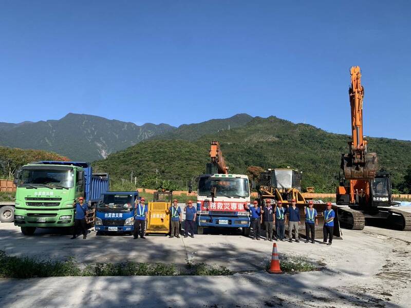 花蓮光復鄉遭洪災重創 「台泥救災隊」鏟車吊卡車全出動