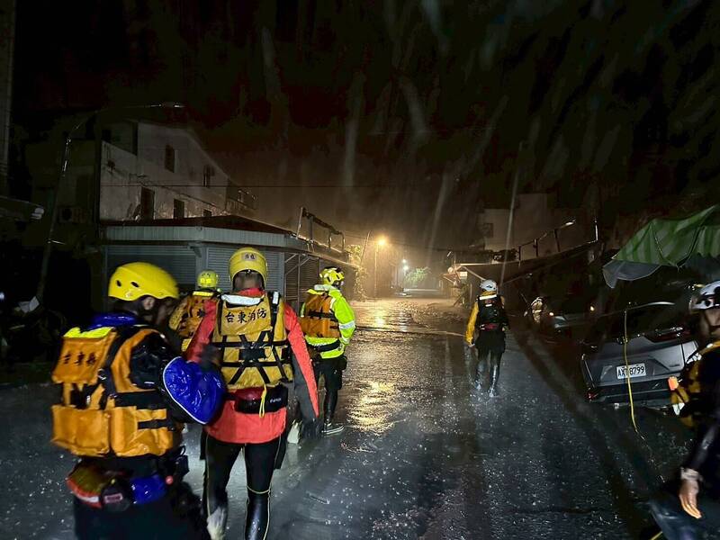 花蓮馬太鞍溪堰塞湖潰流造成下游光復鄉災情慘重，今在馬太鞍溪下游發現一男性屍體，搜救示意圖。（記者鄭景議翻攝）