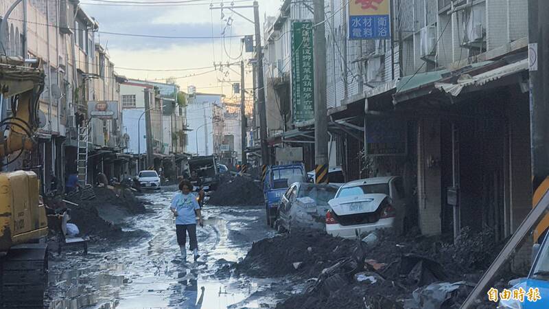花蓮縣馬太鞍溪堰塞湖溢流，洪水直撲下游光復鄉、鳳林鎮，釀成重大死傷慘劇。（資料照）