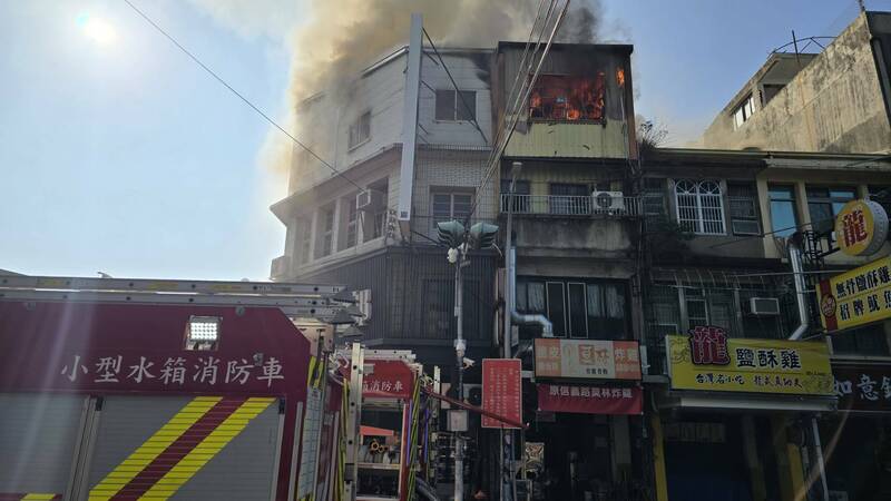 苗栗份炸店、蛋糕店早上火警，狂。（民提供）
