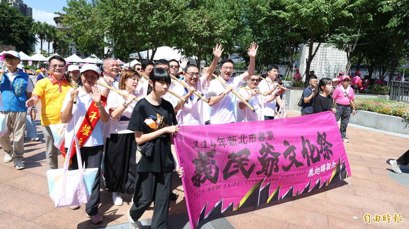 千人挑擔奉飯 新北客家義民祭展現團結、傳承精神 - 生活 - 自由時報電子報