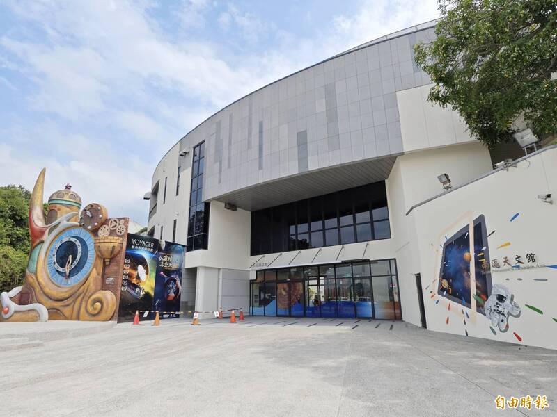 南瀛天文館在中秋、雙十連假期，都推出進場優惠活動。（記者吳俊鋒攝）