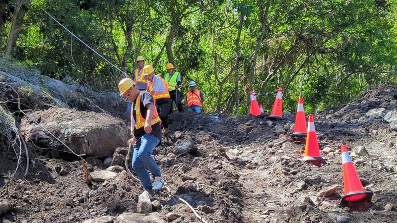 豪雨重創南橫停電4天 台電挺進坍方路段搶修今復電