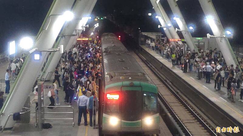 網連署高捷車廂尖峰加掛到6節 高捷：無法臨時加掛