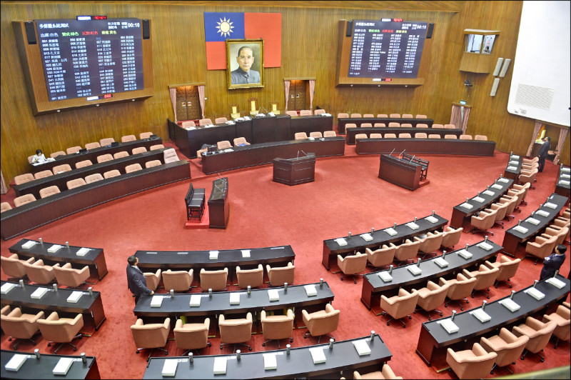 新會期攻防》藍：對卓不抱期望 該監督就監督