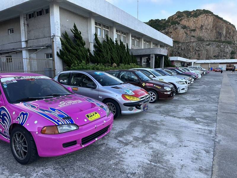 馬祖首次汽車拉力賽 19輛改裝賽車今晨抵東引