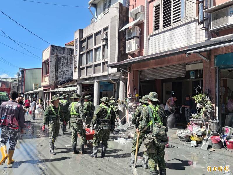 國軍女士官救災不喝水!陳建村:為避免上廁所跟沖水