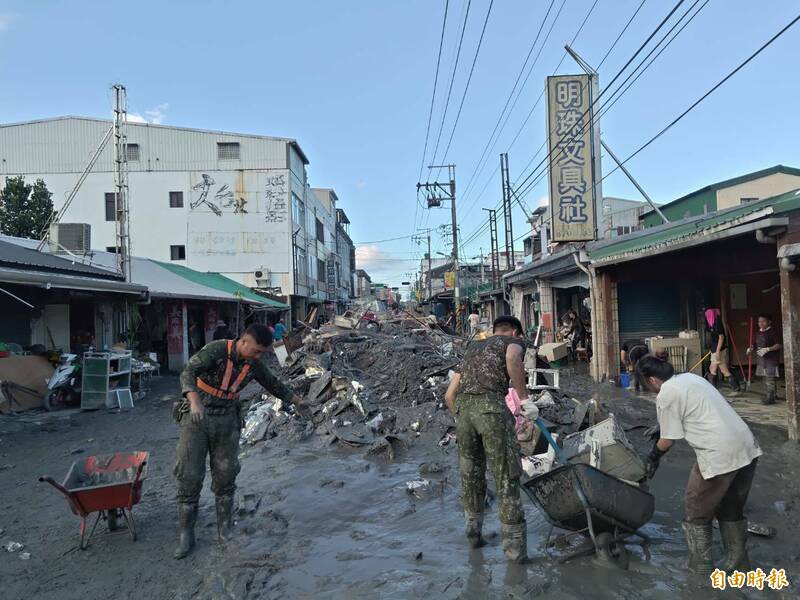 花蓮災後淤泥恐達10萬噸  彭啓明：先暫置、評估再利用可能性
