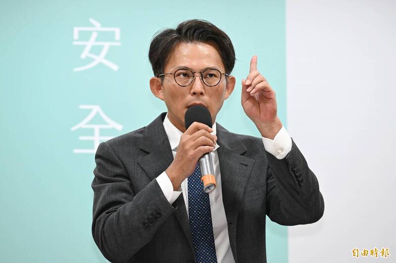 民眾黨主席黃國昌（見圖）今日開直播回應狗仔跟拍綠營政治人物醜聞，政治工作者周軒給出的評論是「從沒看過黃國昌這麼弱過」。（資料照）