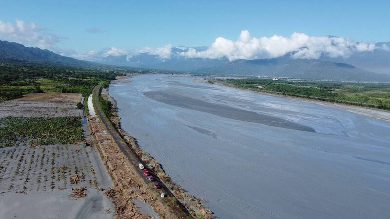 光復鄉重災新增1死增至18死 遺體在加里洞沿岸發現