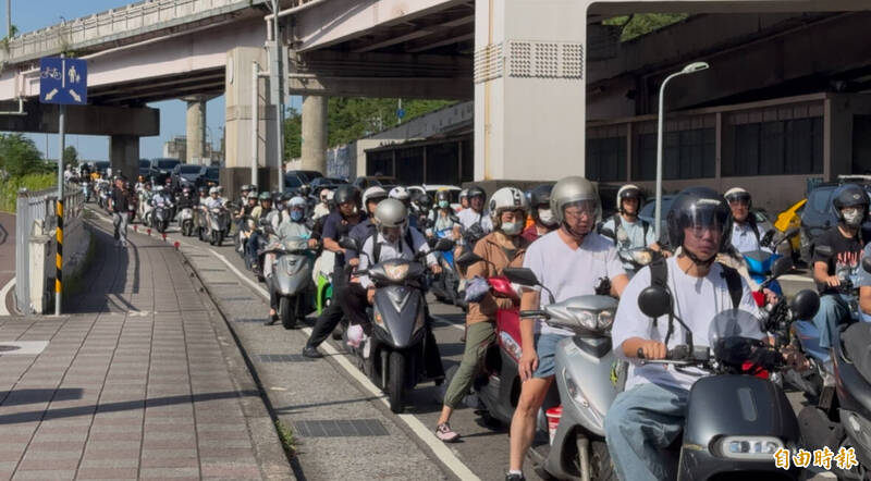 福和橋塞車。（記者董冠怡攝）