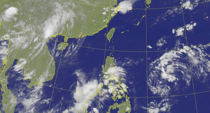 菲律賓東方海面的熱帶擾動，本週五、六有機會升級為熱帶性低氣壓或颱風。（圖由氣象署提供）