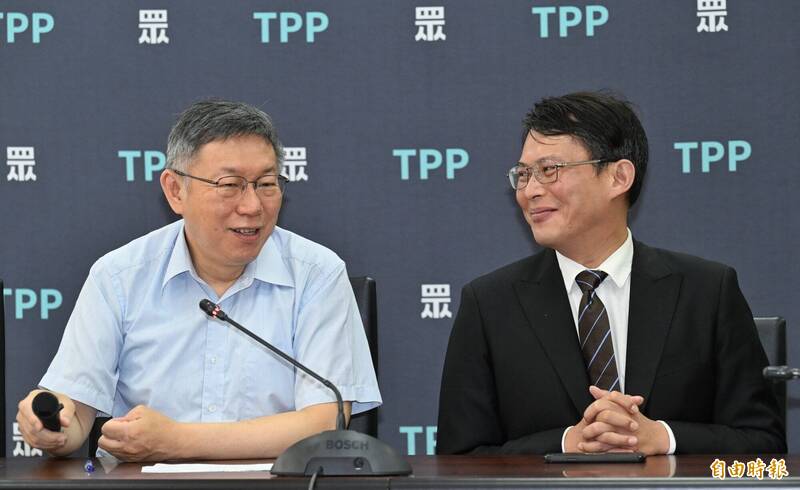 前民眾黨主席柯文哲（左）、民眾黨主席黃國昌（右）。（資料照）