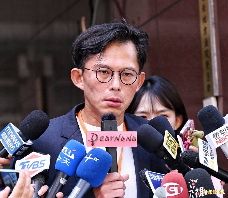 黃國昌遭爆「養狗仔」無差別偵蒐公務車 周軒：人設崩壞的開始