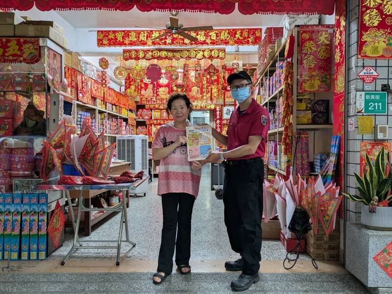 中秋、國慶腳步近 黃偉哲籲空曠處放爆竹煙火 兒童禁放升空炮