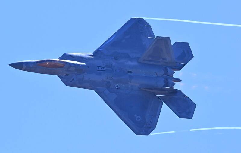 ܊F-22C磩