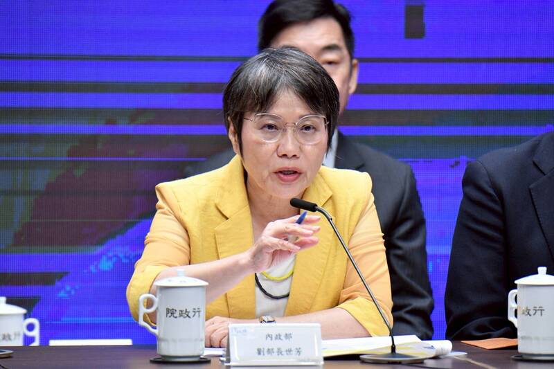 國民黨質疑,內政部延遲發布紅色警戒通報長達13小時,對此,內政部長劉世芳在行政院會後記者會強調,「事實和真相只有一個」,建議凌濤舉行記者會前問問花蓮縣府。(行政院提供) 國民黨質疑,內政部延遲發布紅色警戒通報長達13小時,對此,內政部長劉世芳在行政院會後記者會強調,「事實和真相只有一個」,建議凌濤舉行記者會前問問花蓮縣府。(行政院提供)