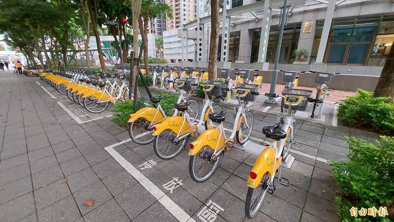 北北桃YouBike2.0昨天（1日）晚間6點34分起發生大當機，直至今日凌晨12點36分才完全排除，估計影響台北市2萬多用戶、北北桃共4萬多用戶。北市交通局表示，此案依約開罰微笑單車公司最高10萬元。（資料照）
