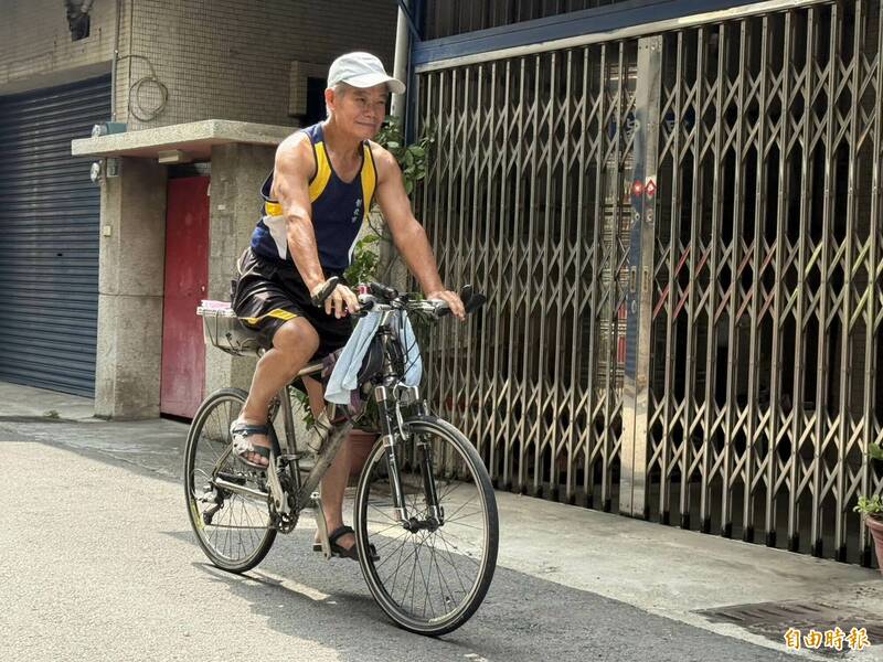 楊聰敏是特種部隊退役，騎鐵馬從彰化衝花蓮救災。（記者湯世名攝）