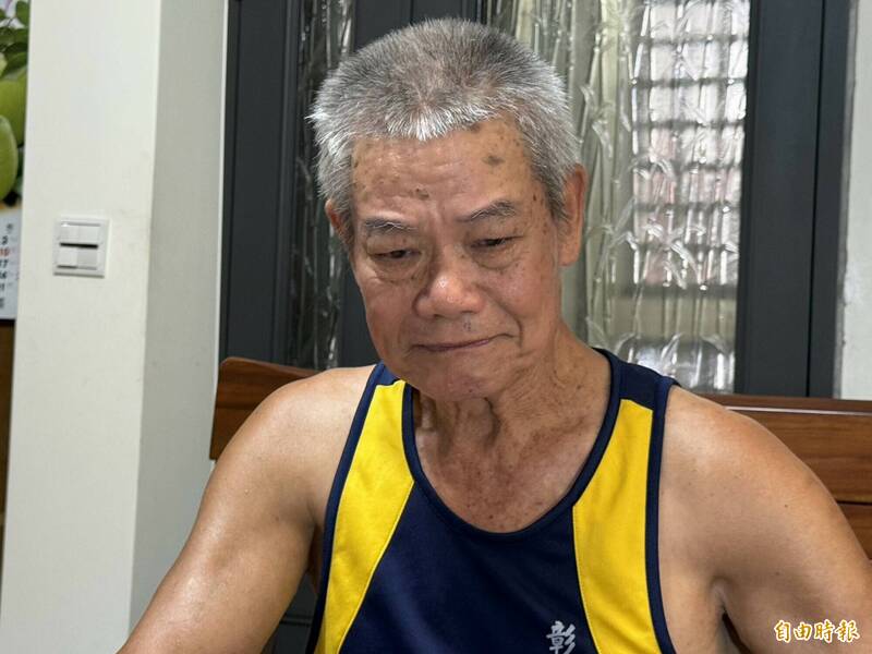 楊聰敏談到災區慘狀時哽咽說不出話來。（記者湯世名攝）