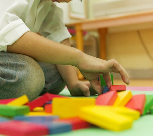 國小童脫褲被誤認隨地小便 母控導師教唆霸凌被打臉