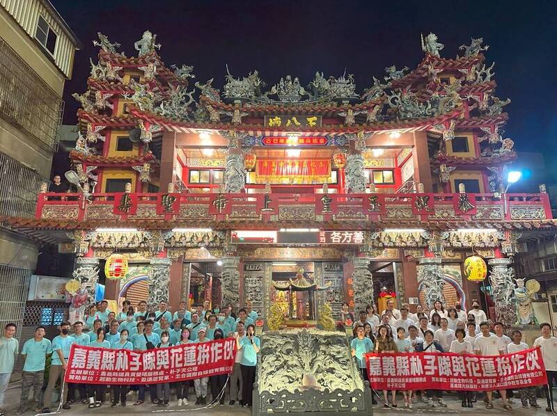 縣議員黃嫈珺與朴子天公壇等號召義工到花蓮救災。（黃嫈珺提供）