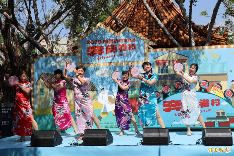 「桃園眷村文化節」開幕活動在馬祖新村眷村文創園區登場。（記者周敏鴻攝）