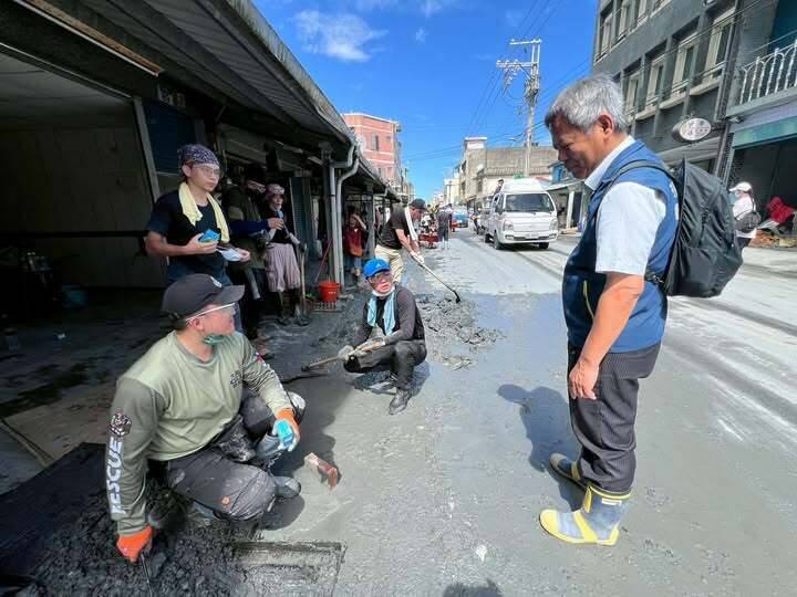 急徵清溝英雄！光復鄉側溝25公里待清 彭啓明號召溝勺大軍