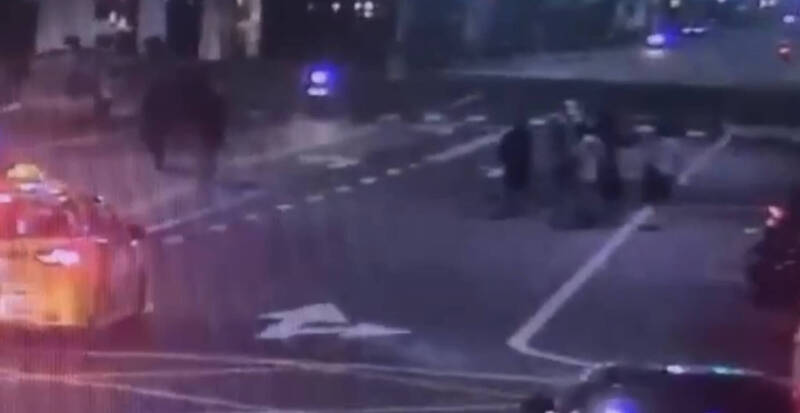 高雄5印尼移工酒後互毆遭警逮 佔據路中爭吵影響交通