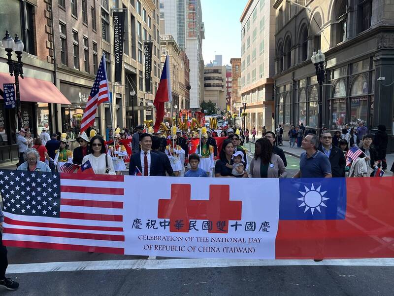 駐波士頓辦事處還舉辦了國慶遊行。（圖擷自Taiwan in Boston臉奢）