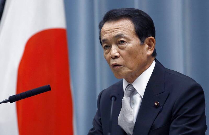 日本前首相麻生太郎被視為是將高市早苗拱上大位的關鍵「造王者」（美聯社資料照）