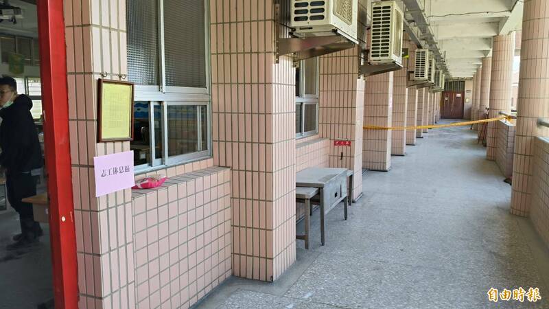 花蓮縣光復國中學生教室位於三樓以上，救災期間都當作志工、國軍的休息室。（記者王錦義攝）