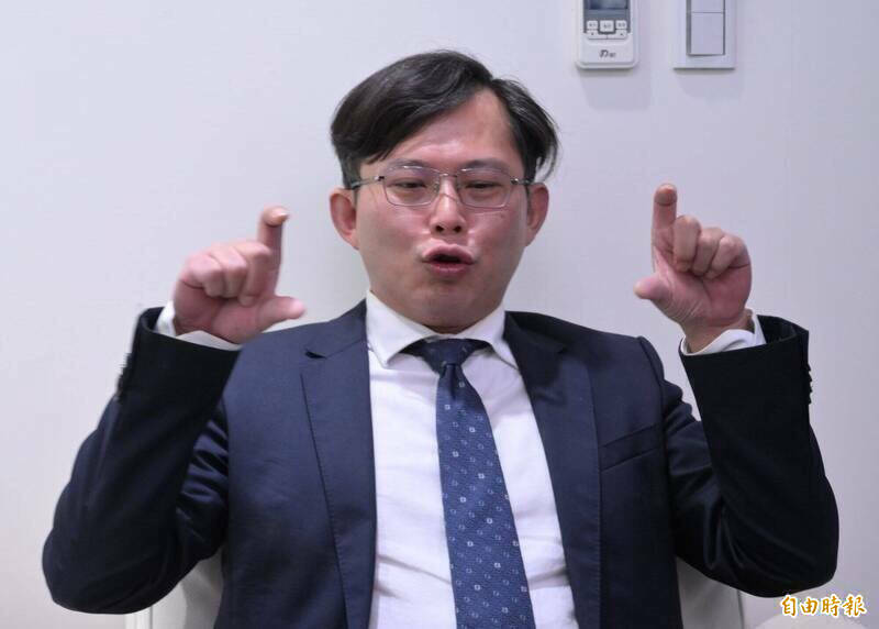 蔡適應昔遭抹黑成「狗仔」受害者 黃國昌嗆：裝無辜