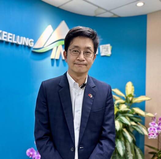 蔡適應5日表示，他是「黃國昌狗仔隊」的首波受害者，強調過去曾遭黃國昌抹黑違法介入林口眷村都更案，但後續檢調單位表示查無不法，他也反問：「如果黃國昌『證據充分』，為何我沒被抓去關？」（取自臉書）