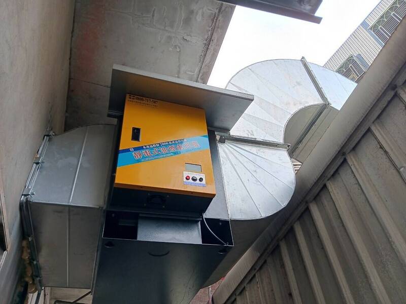 桃市府環保局今年起祭出「食在淨煙—餐飲油煙陳情減量精進專案」，針對餐飲業者加強稽查。（環保局提供）