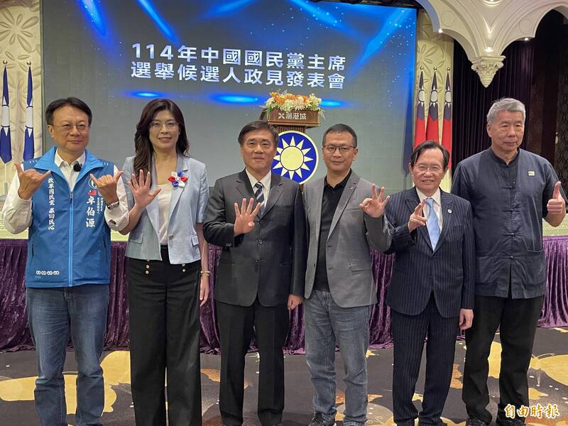 首場國民黨主席選舉分區政見發表會昨日下午在台中市登場，6位候選人全員到齊。（記者蘇孟娟攝）