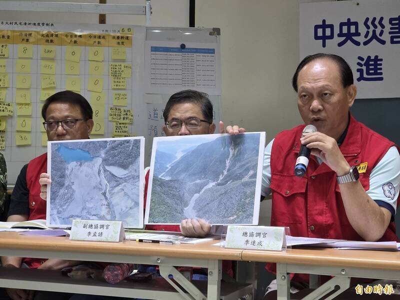 季連成總協調官現場也公布林保署今天上午最新堰塞湖監測畫面，確認地震後沒有發生新的崩塌與異狀。（記者花孟璟攝）