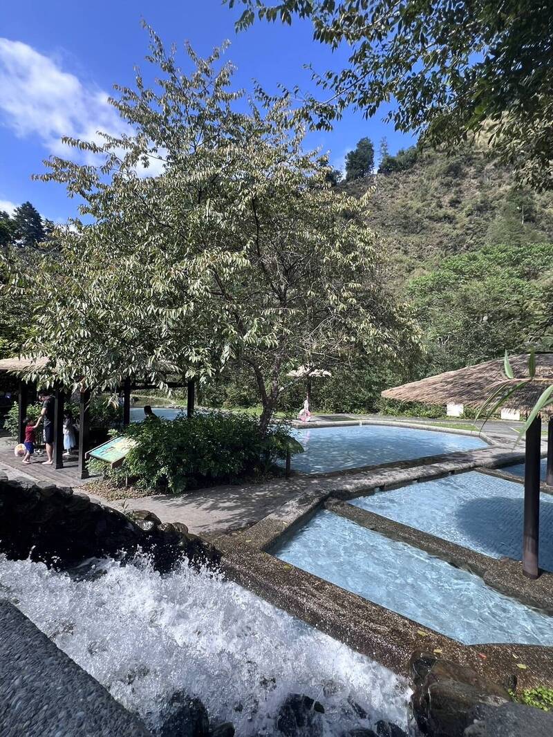 八仙山國家森林遊區的親水區，引入十文溪天然溪水，是放鬆身心享受水療癒的最佳選擇。（林業署提供）