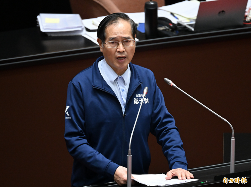 鄭天財重提空軍載挖土機挖堰塞湖 被災民嗆「你去」轉頭開溜......