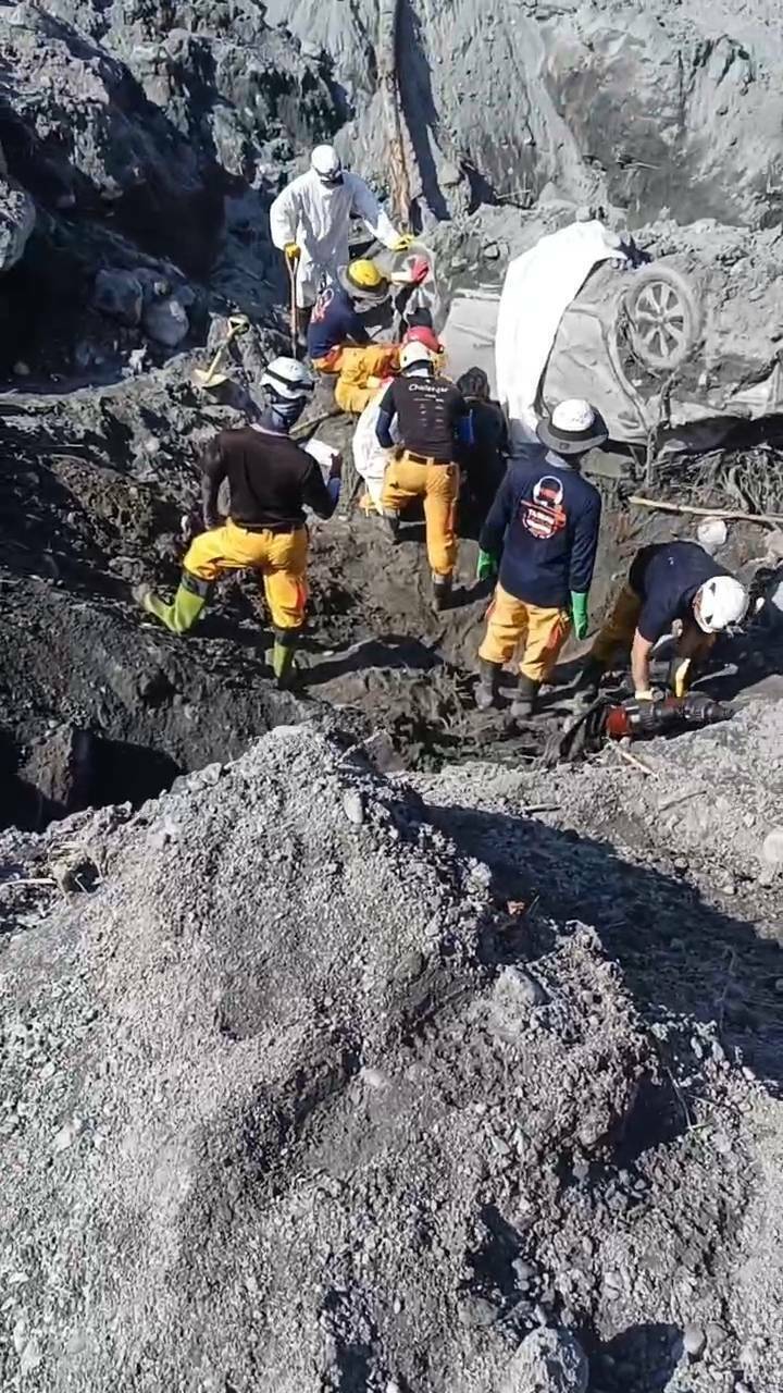 政旺砂石場老闆娘遺體挖出，花蓮洪災增1死。（民眾提供）